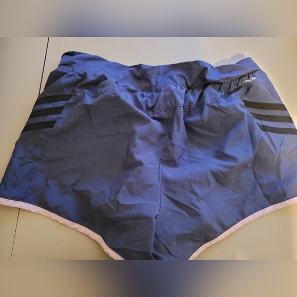 Adidas shorts size M - Picture 2 of 3